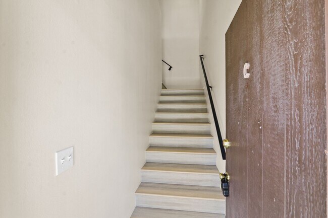 Building Photo - 16842 Hoskins Lane