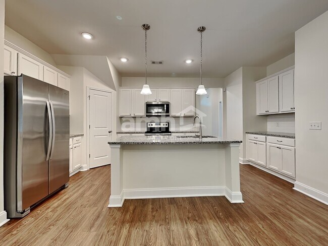 Building Photo - 12 Cherry St