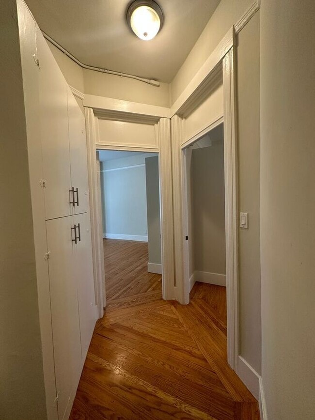 Building Photo - 2108 Hayes St