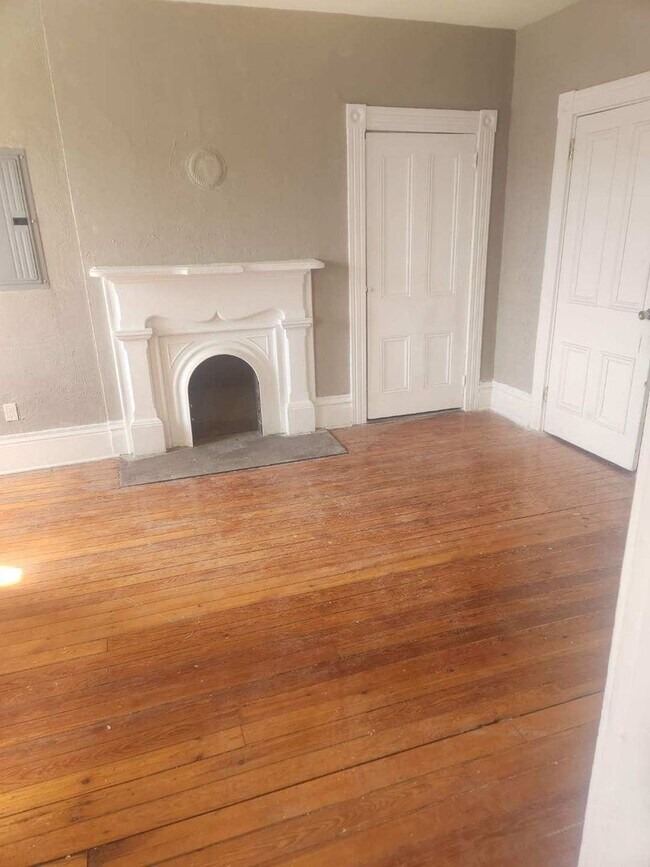 Building Photo - 1608 Lowrie St