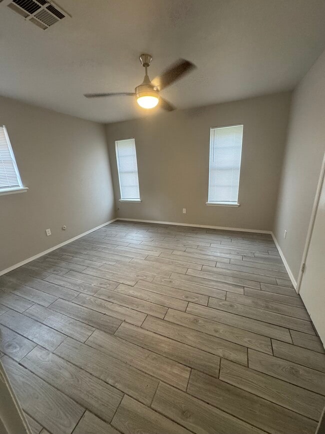 Building Photo - 5004 Brookdale Dr