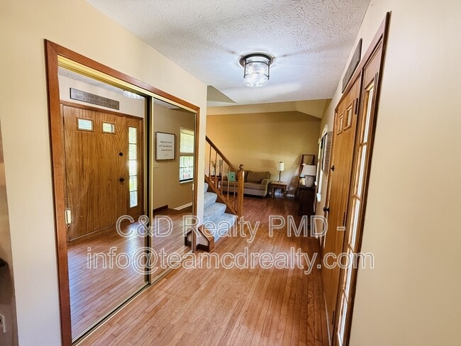Building Photo - 8462 Glenbrook Dr