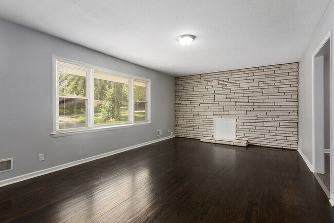 Building Photo - Newly rehabbed 3 bed 1.5 bath in Raytown