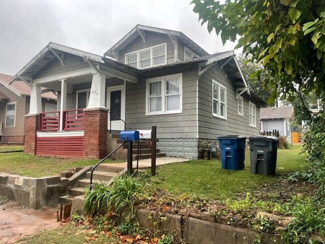 Building Photo - 223 S Phoenix Ave