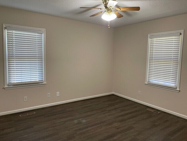 Building Photo - BEAUTIFUL 3 BED, 2 BATH BRICK HOME LOCATED...