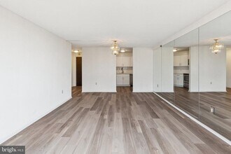 Building Photo - 2020 Walnut St