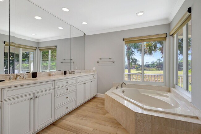 Building Photo - 11839 Pebblewood Dr