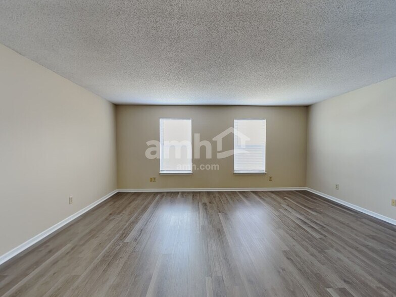 Building Photo - 1939 Dutch Elm Dr