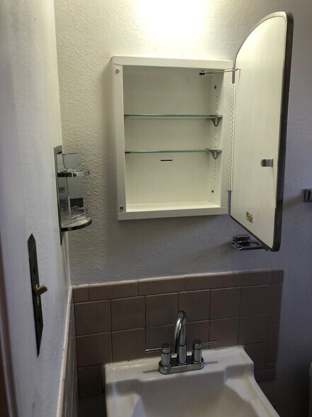 Building Photo - 420 Mesilla St SE