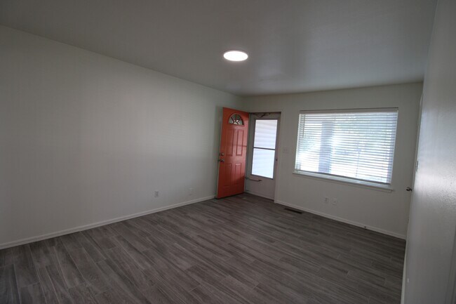 Building Photo - 59 Shirley Ln