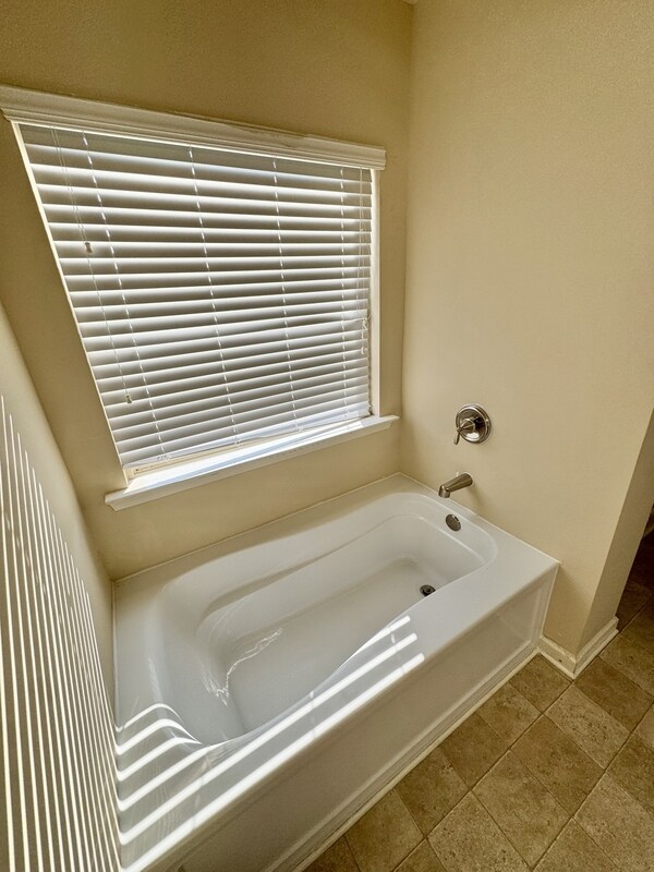 Building Photo - 130 Sparkling Spring Trail