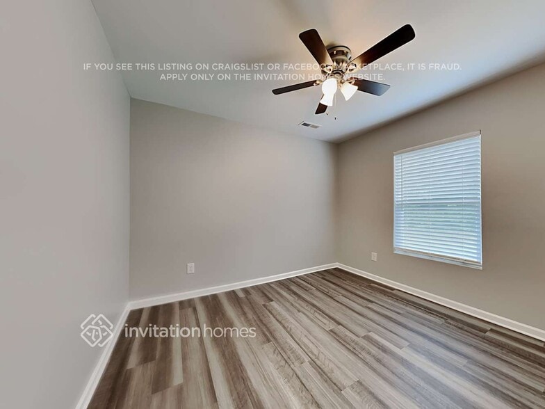 Building Photo - 915 Mathis Ave