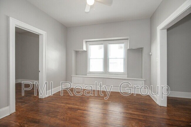 Building Photo - 3600 E 153rd St