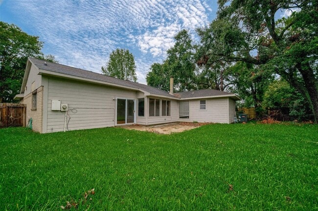 Building Photo - 1126 W Belgravia Dr