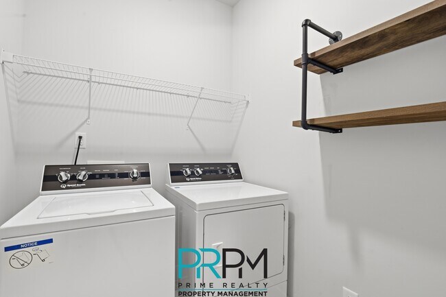 Building Photo - 2 Thornfield Dr