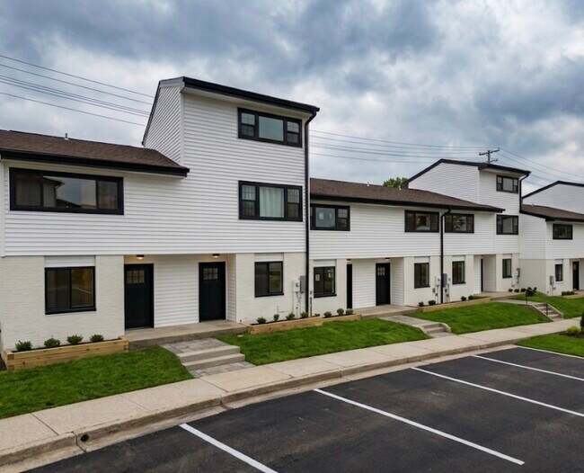 Building Photo - 308 A Hendrickson Ln