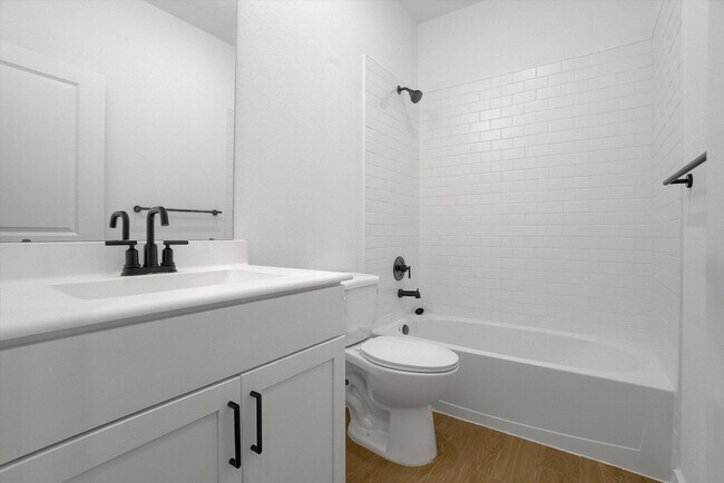 Building Photo - 8438 Bay Rdg Cir