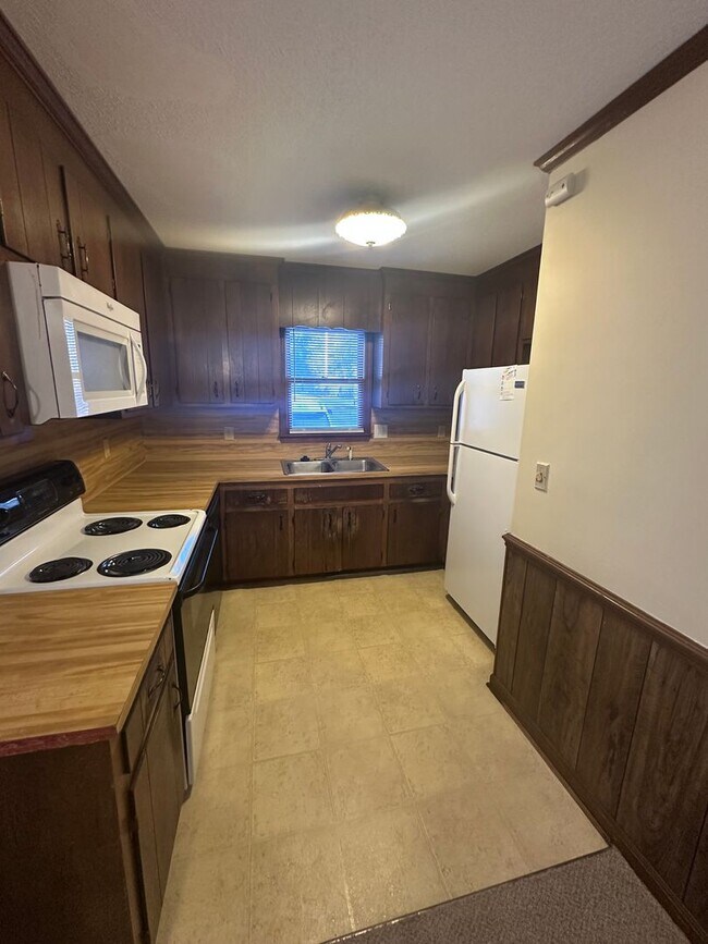 Building Photo - One Month Rent Free! Dual Primary Bedrooms...
