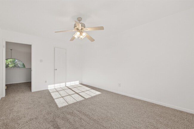 Building Photo - 2627 Double Lake Dr