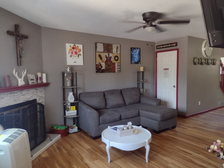 Furnished, full basement, 3 bed, 2.5bath townhome! - 3235 Bridgewater Dr