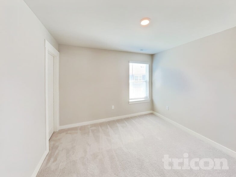 Building Photo - 1736 Lannister Ave