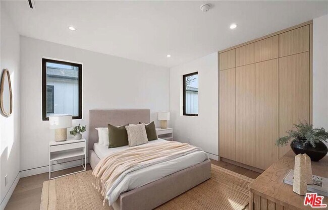 Building Photo - 4453 Gentry Ave