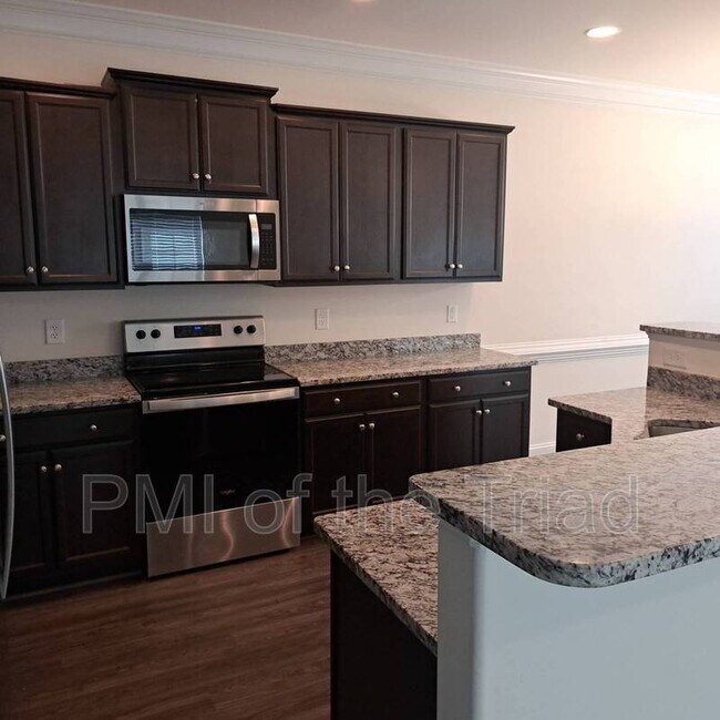 Building Photo - 811 Silver Leaf Dr