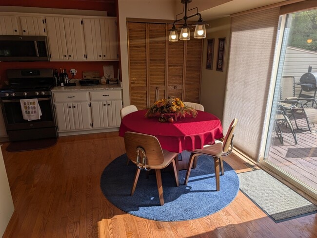 Building Photo - 607 Tamarack Dr W