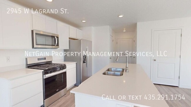 Building Photo - 2945 W LaGrand St