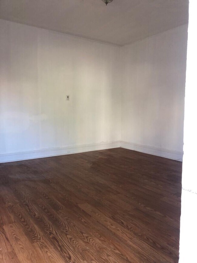 Building Photo - 1228 W Venango St