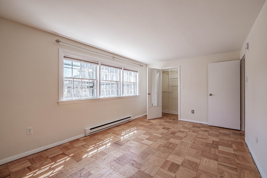 Building Photo - 129 Pine St