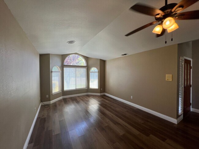 Building Photo - 4-bedroom single story home in Turlock!