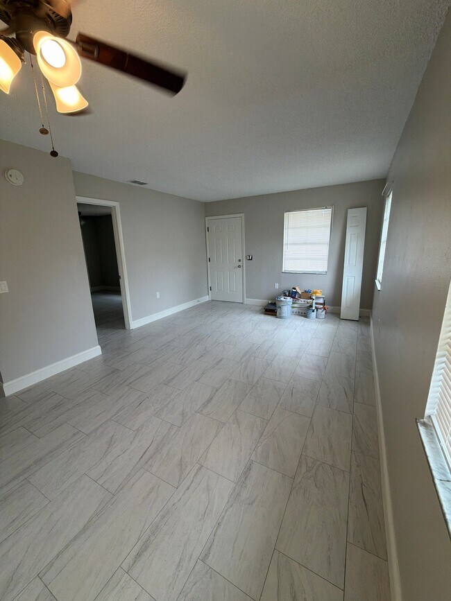 Building Photo - 536 Pinewood Ave