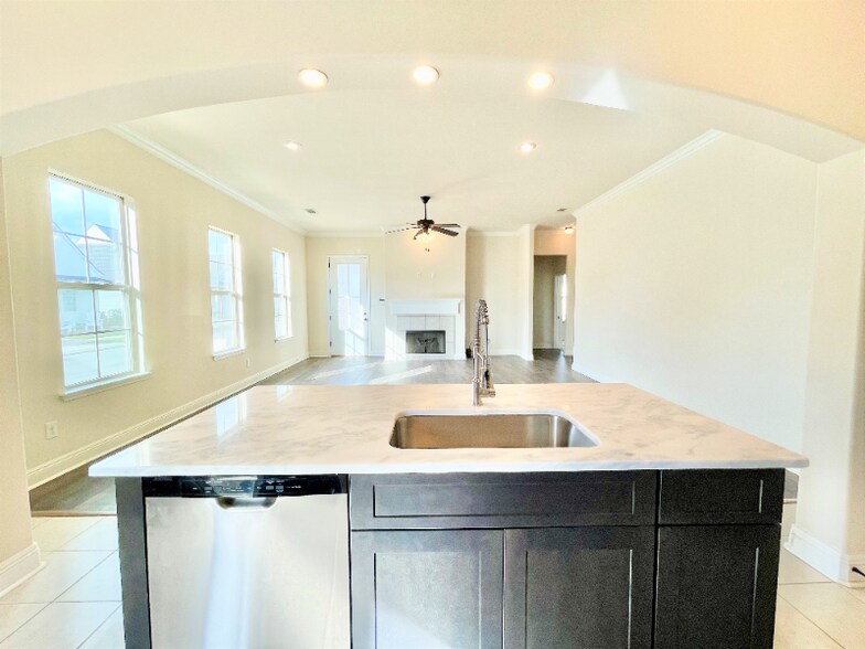 Building Photo - 100 Pettigrove Dr