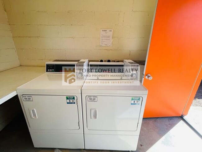 Building Photo - The Richey - 2 Bed / 1 Bath End Unit in Central Tucson!