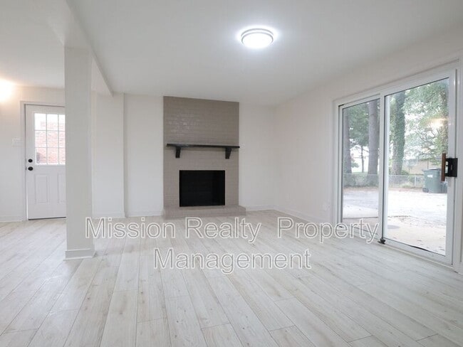 Building Photo - 618 Tarpley Rd