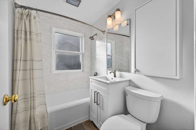 Building Photo - 4524 Washington St