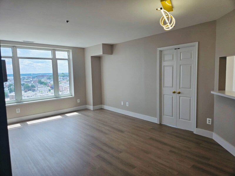 Building Photo - 100 Harborview Dr