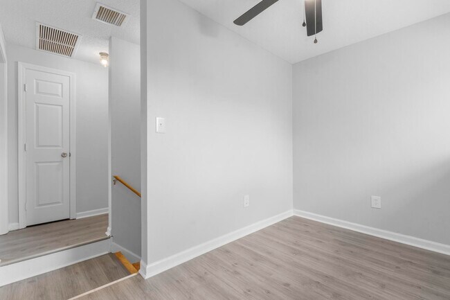 Loft - 670 Middletown Ave