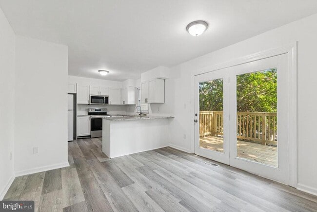 Building Photo - 10271 Braddock Rd