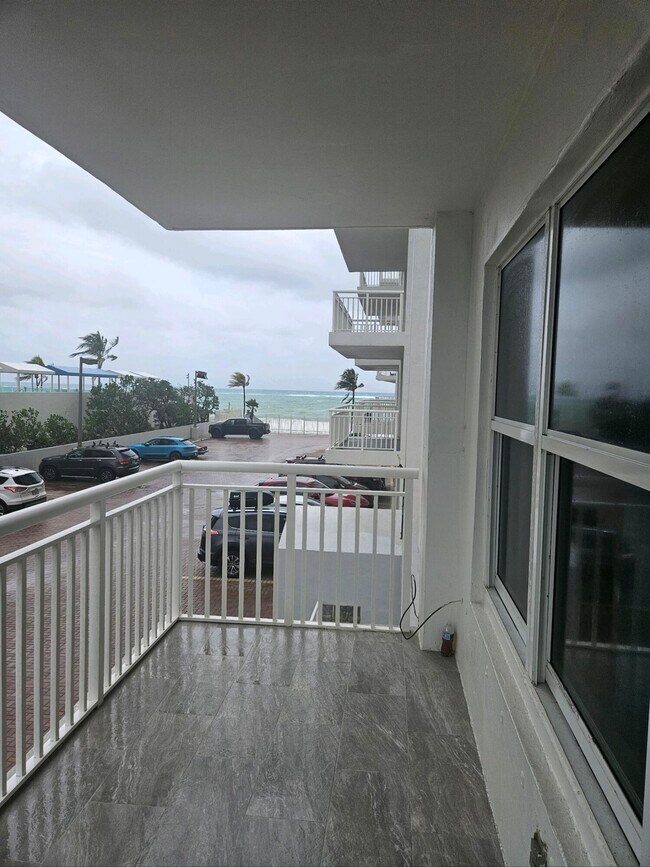 Building Photo - 3850 Galt Ocean Dr