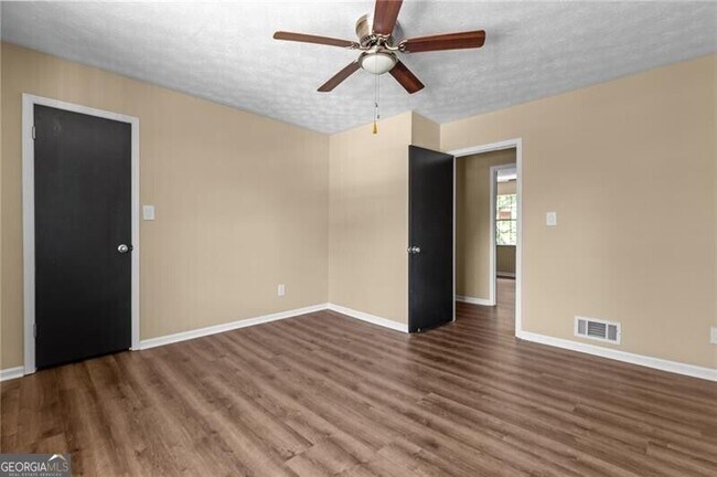 Building Photo - 392 Northdale Ct