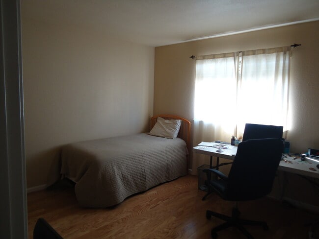 Building Photo - Southbridge Townhome