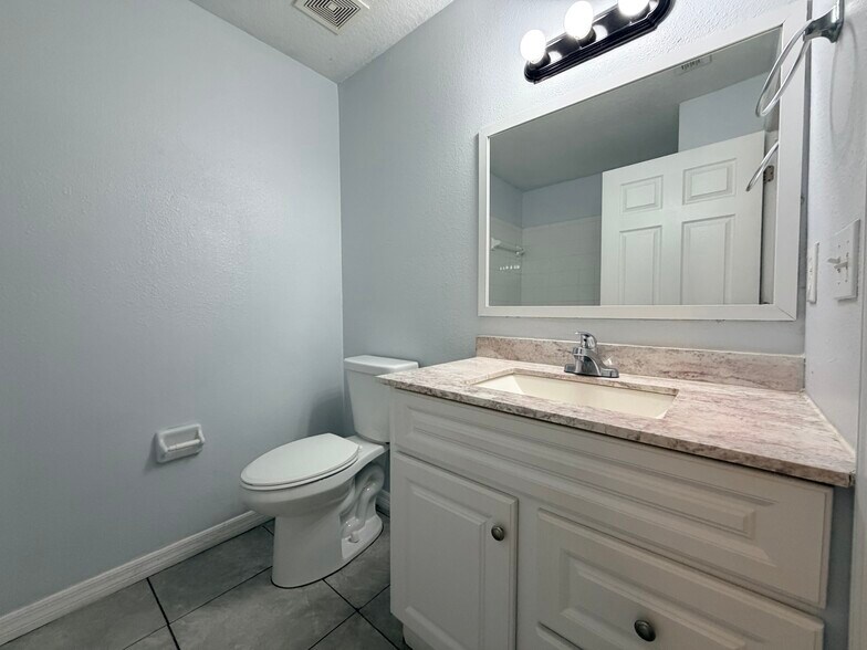 Building Photo - 2416 E 18th Ave