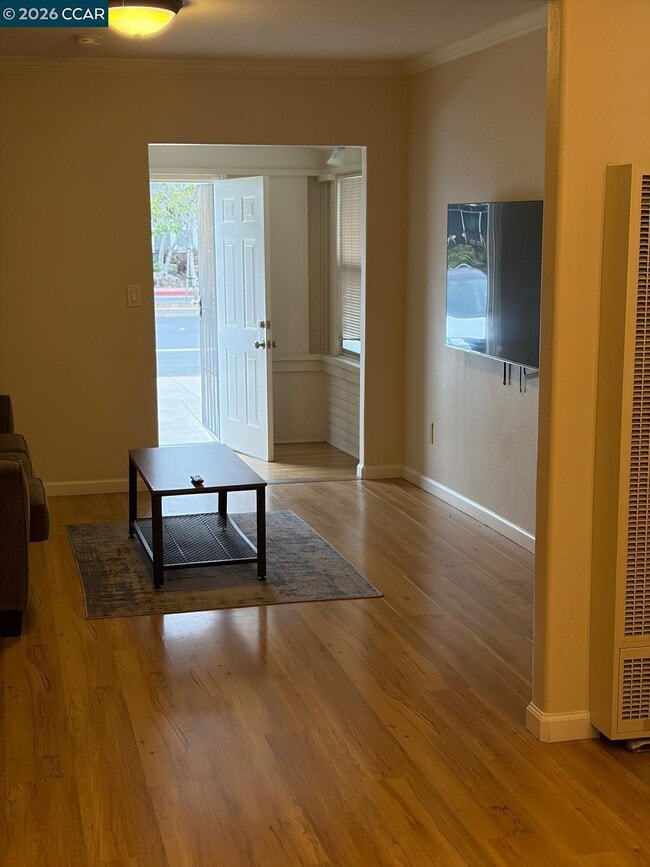 Building Photo - 558 A St