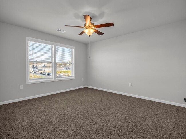 Building Photo - Like new home available in Hendersonville. Take advantage of our $3,500 six-month special when yo...