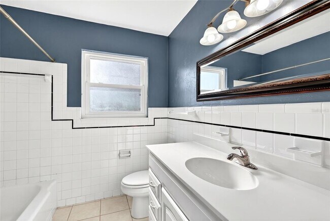 Building Photo - 2622 SW 35th Ave