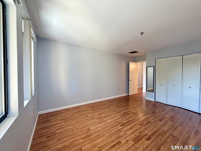 Building Photo - 1204 Whitney Ave