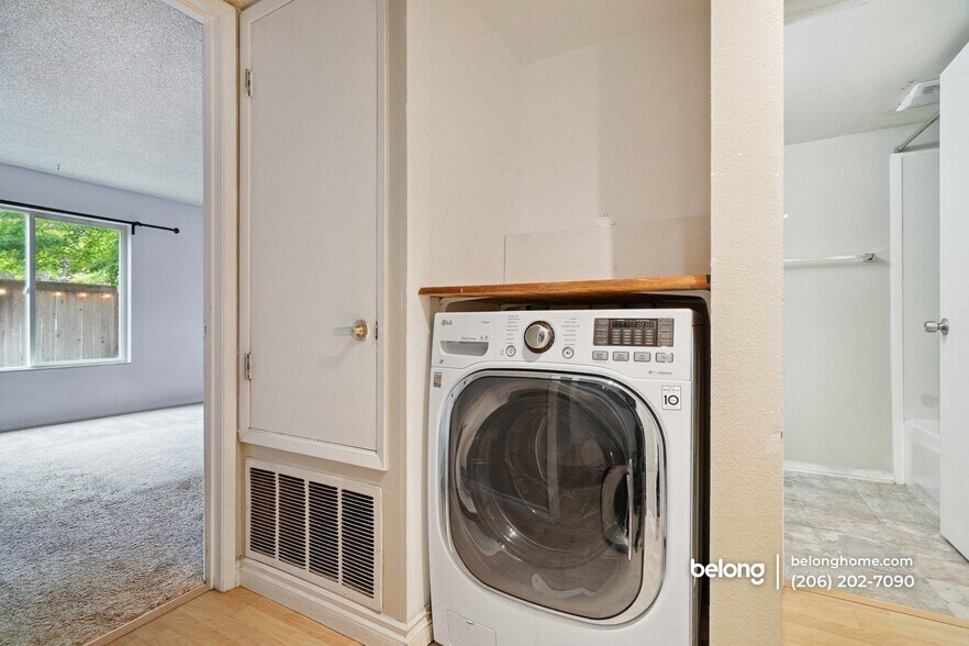 Building Photo - 12200 NE 147th Pl