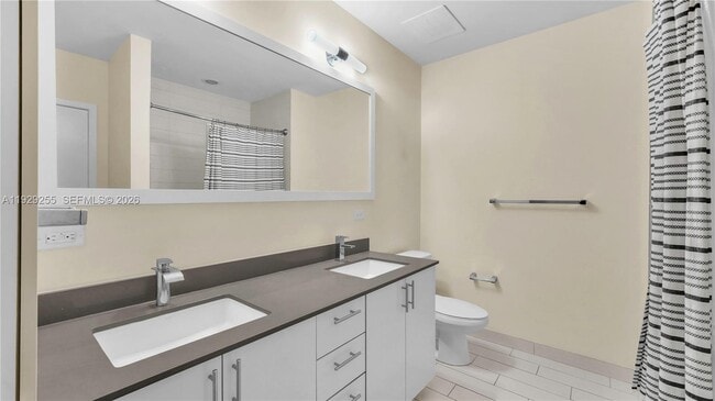 Building Photo - 999 SW 1st Ave